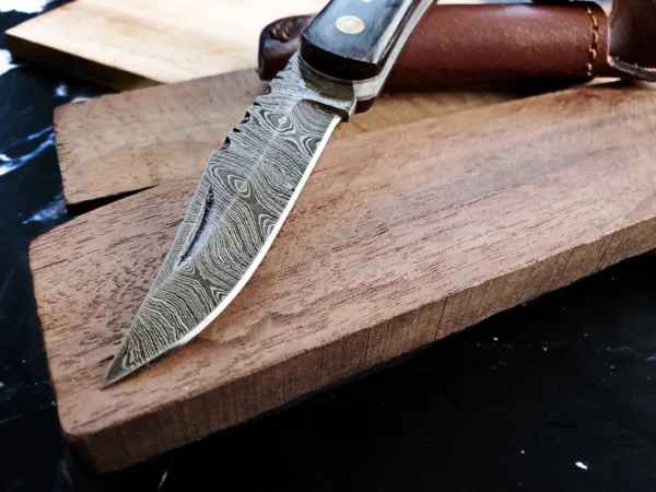 carbon neck knife